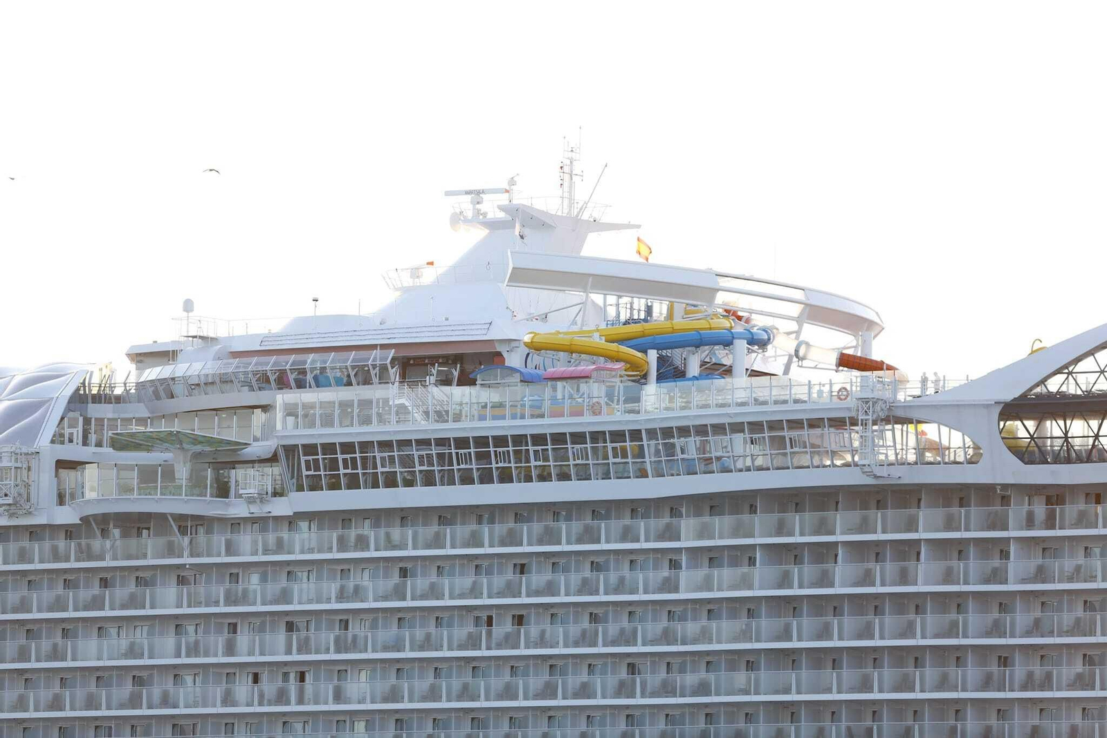 Las fotos del 'Wonder of the Seas' en sus primeras horas en el puerto de Málaga