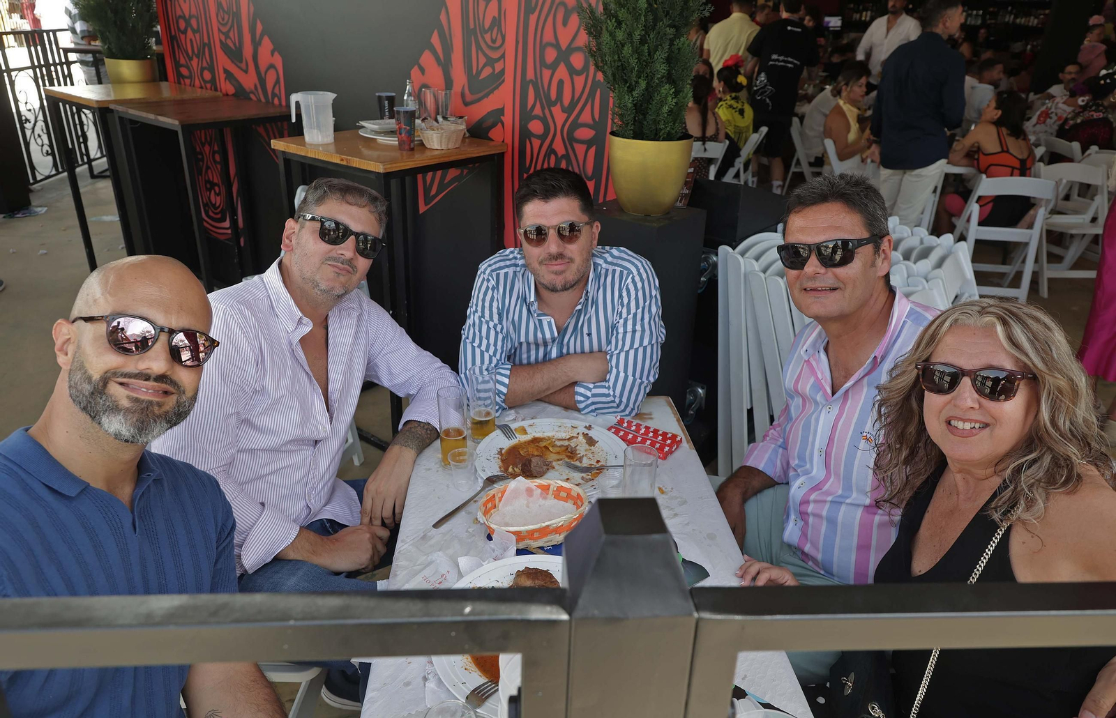 Búscate en las fotos del Domingo por Sevillanas de la Feria Real de Algeciras 2025