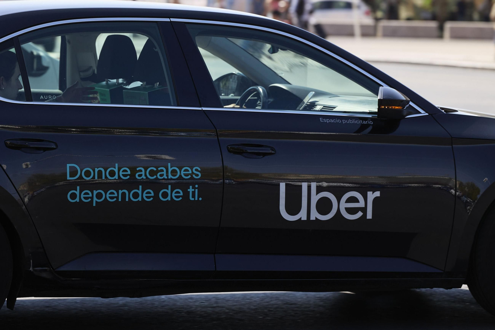 Un vehículo de la plataforma Uber.