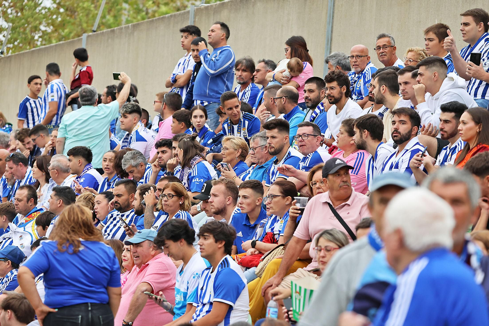 Búscate en las gradas del Betis Deportivo-Recreativo de Huelva
