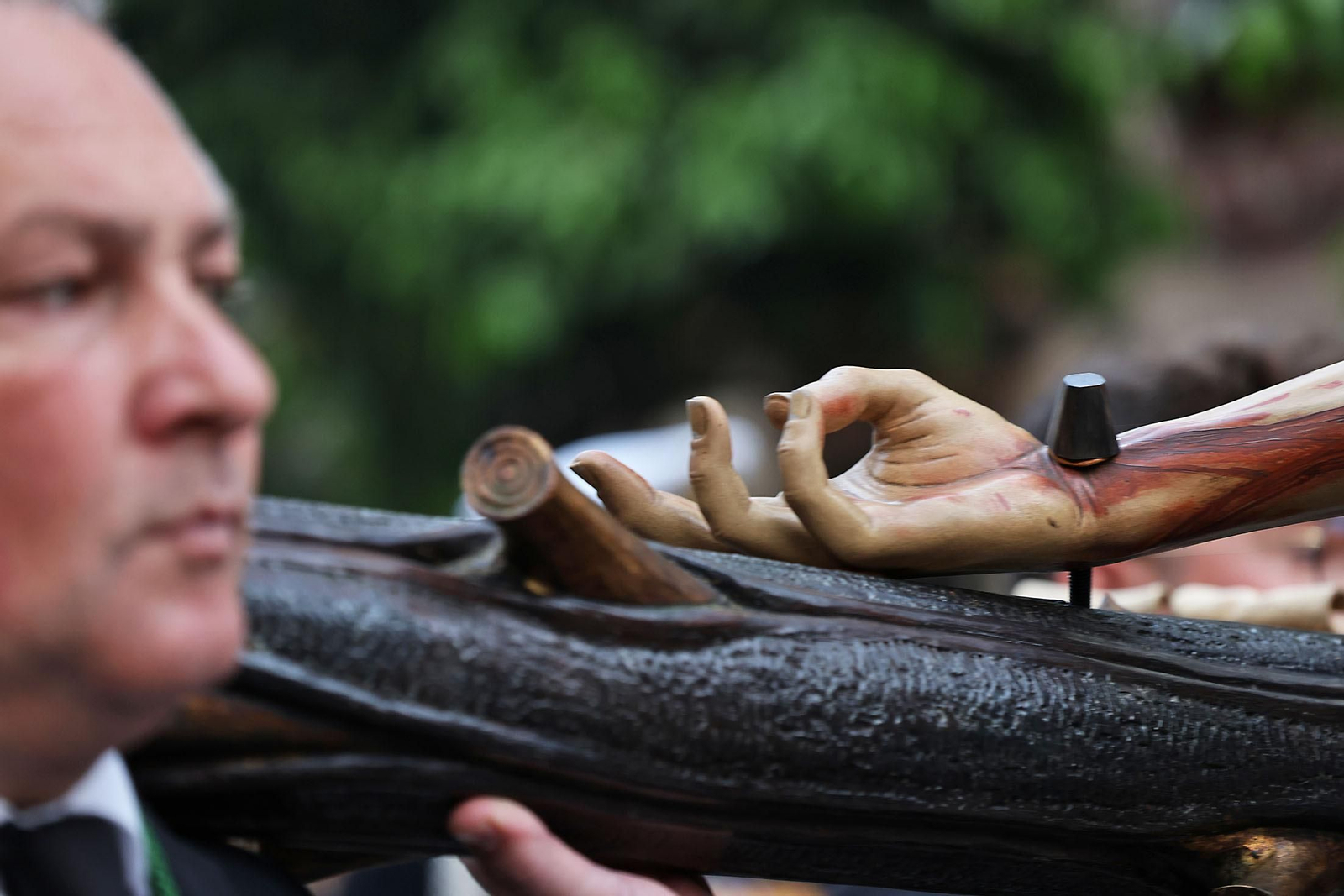 Las mejores imágenes del Sábado de Pasión en Huelva: La Legión con el Cristo de la Vera+Cruz