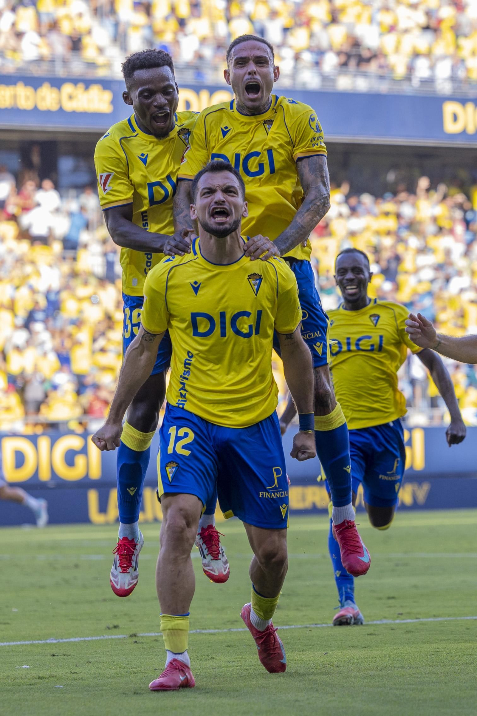 Búscate en las imágenes del Cádiz CF-Albacete