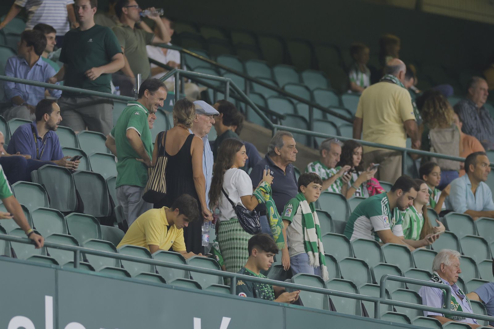 Búscate en las fotos del Betis-Valencia