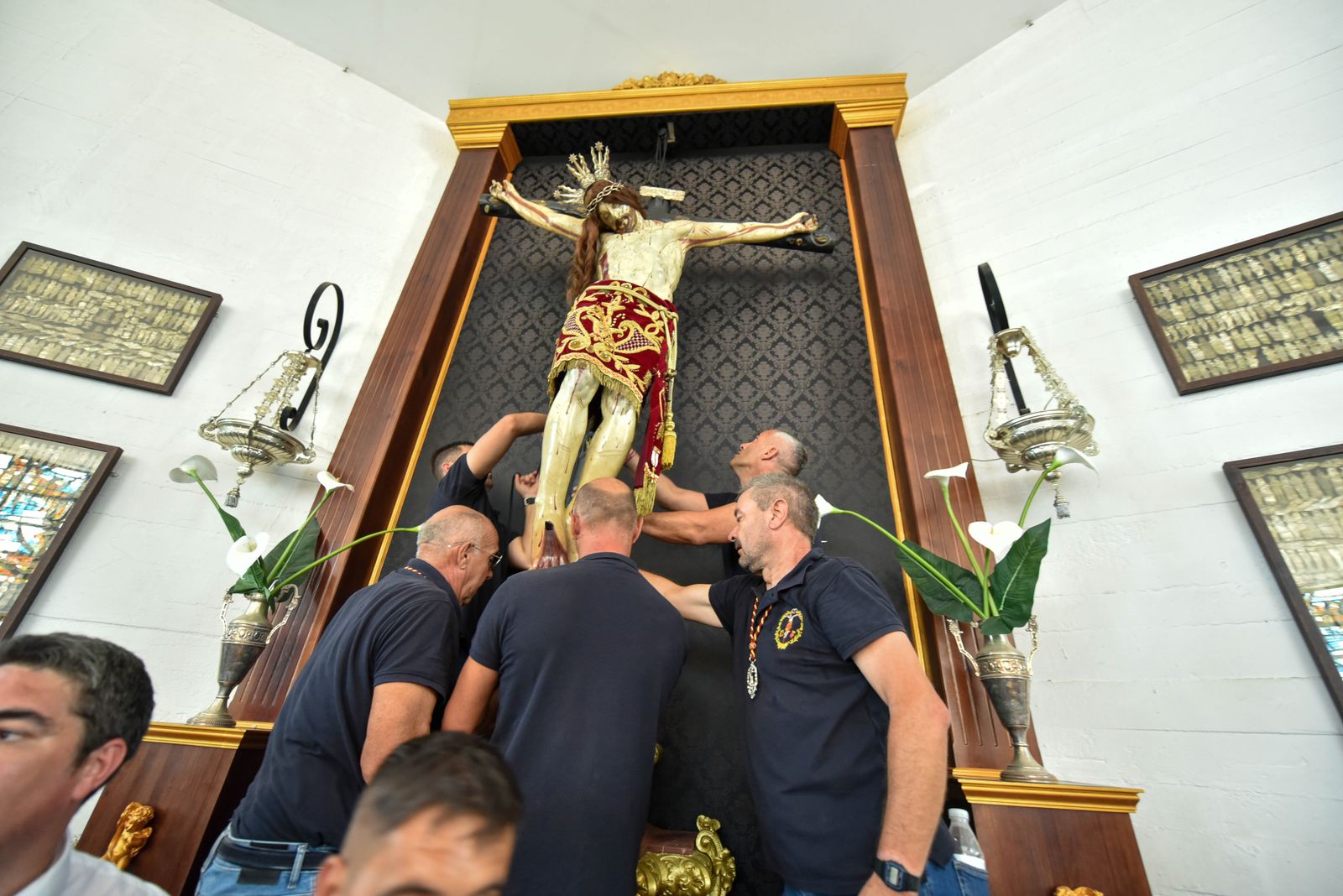 La procesión del Cristo de la Almoraima, en imágenes