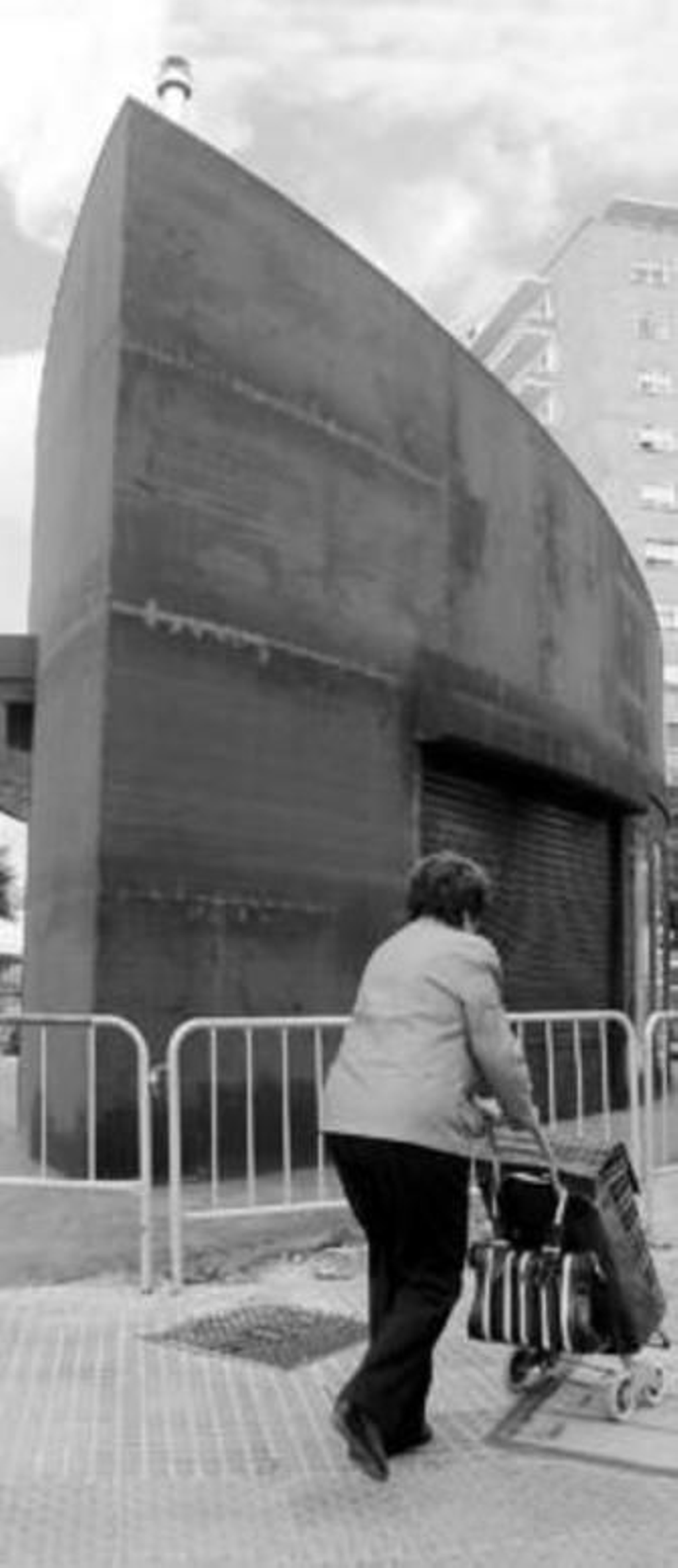 El controvertido quiosco de la Caleta.