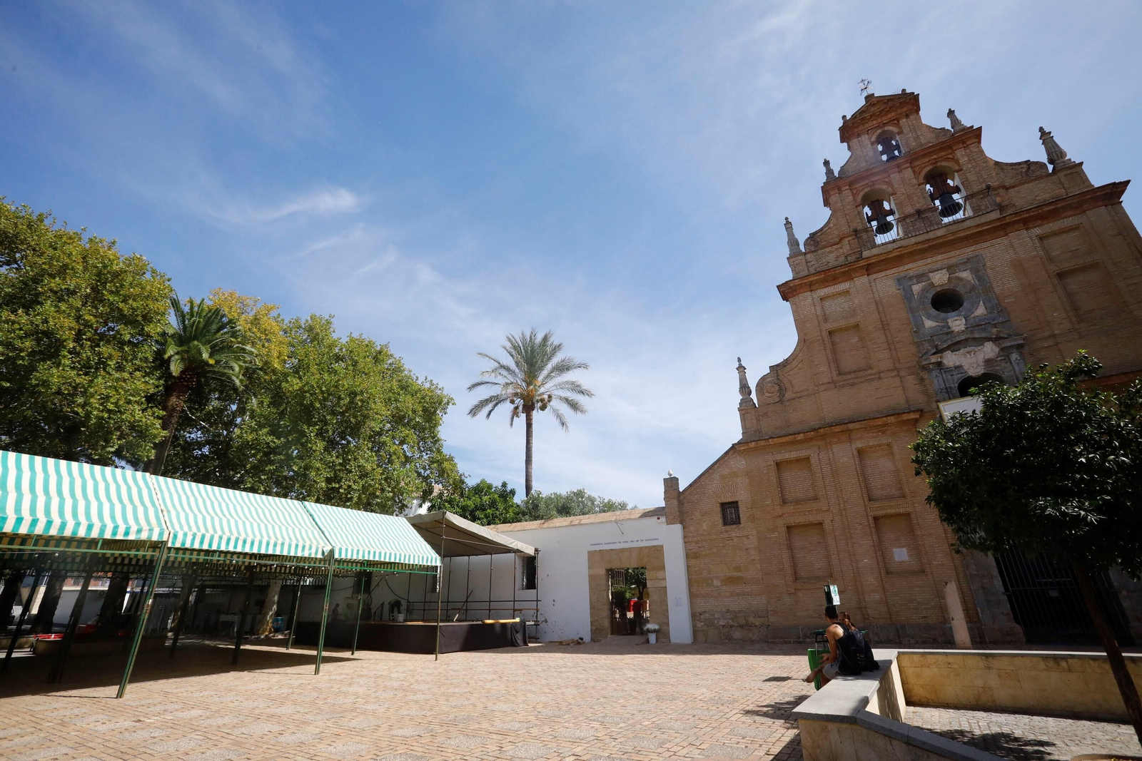 El montaje de la Velá de la Fuensanta, en imágenes