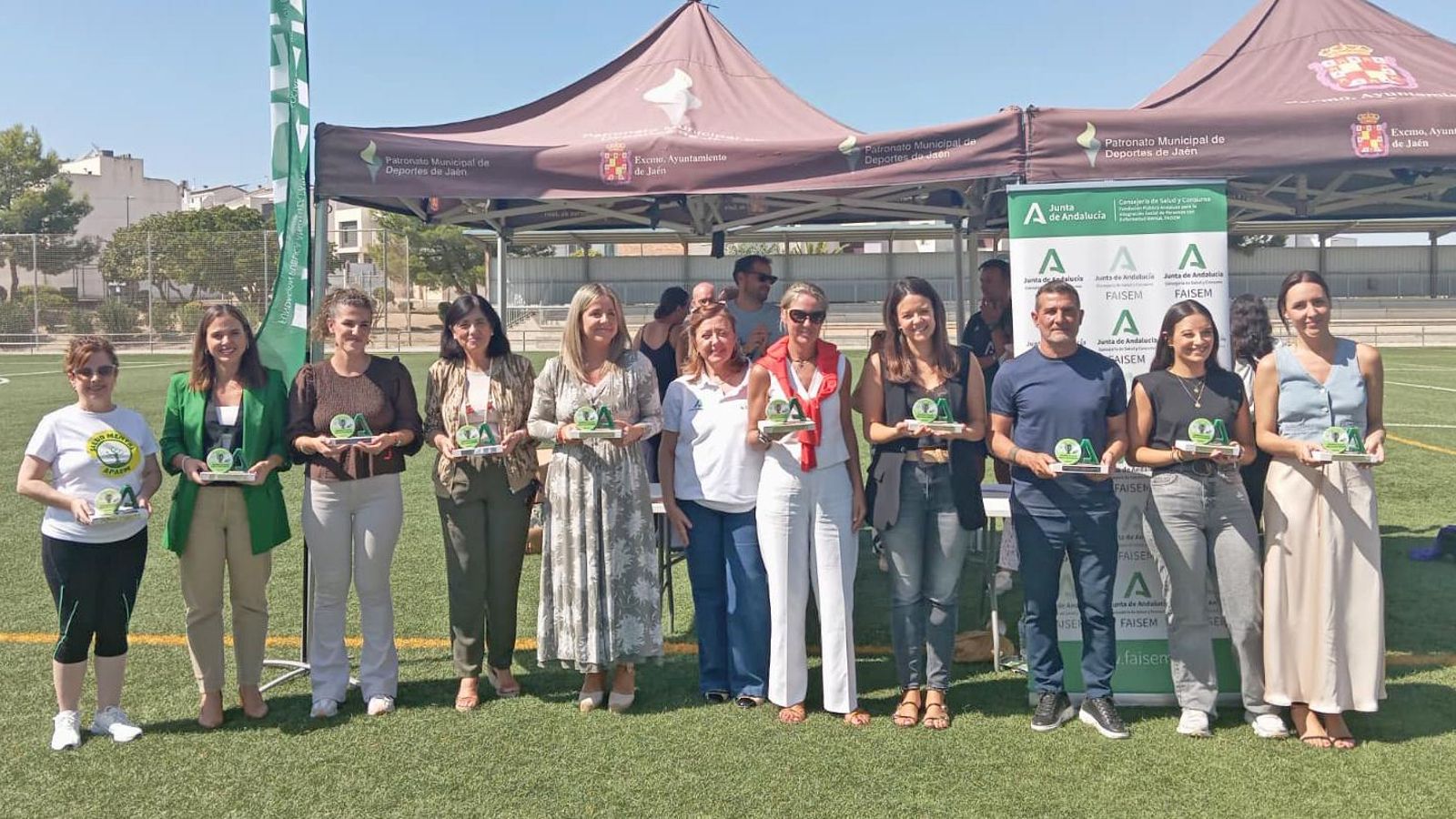 Autoridades asistentes al evento.