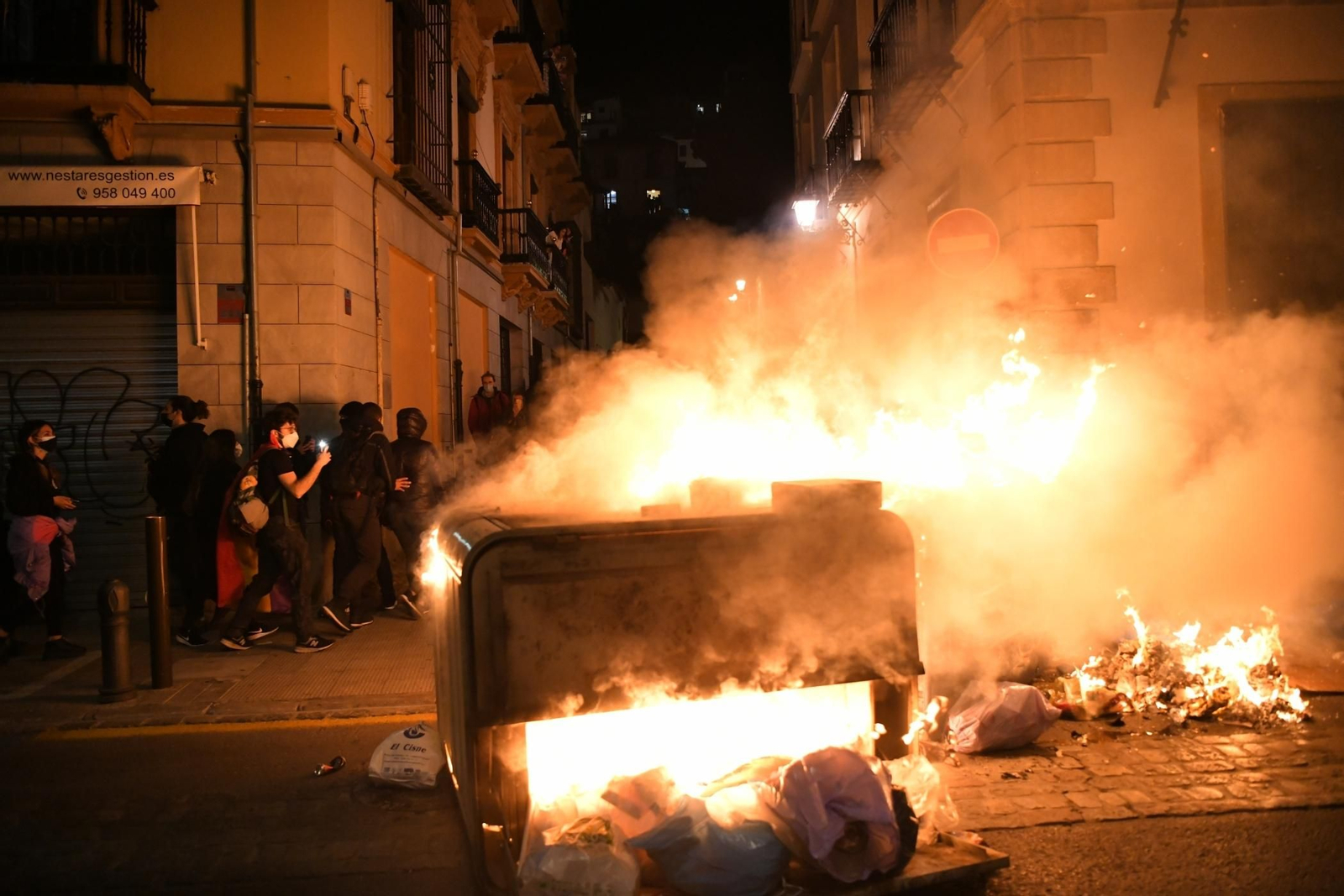 Fotos: Altercados y disturbios por la manifestación de Pablo Hasél en Granada