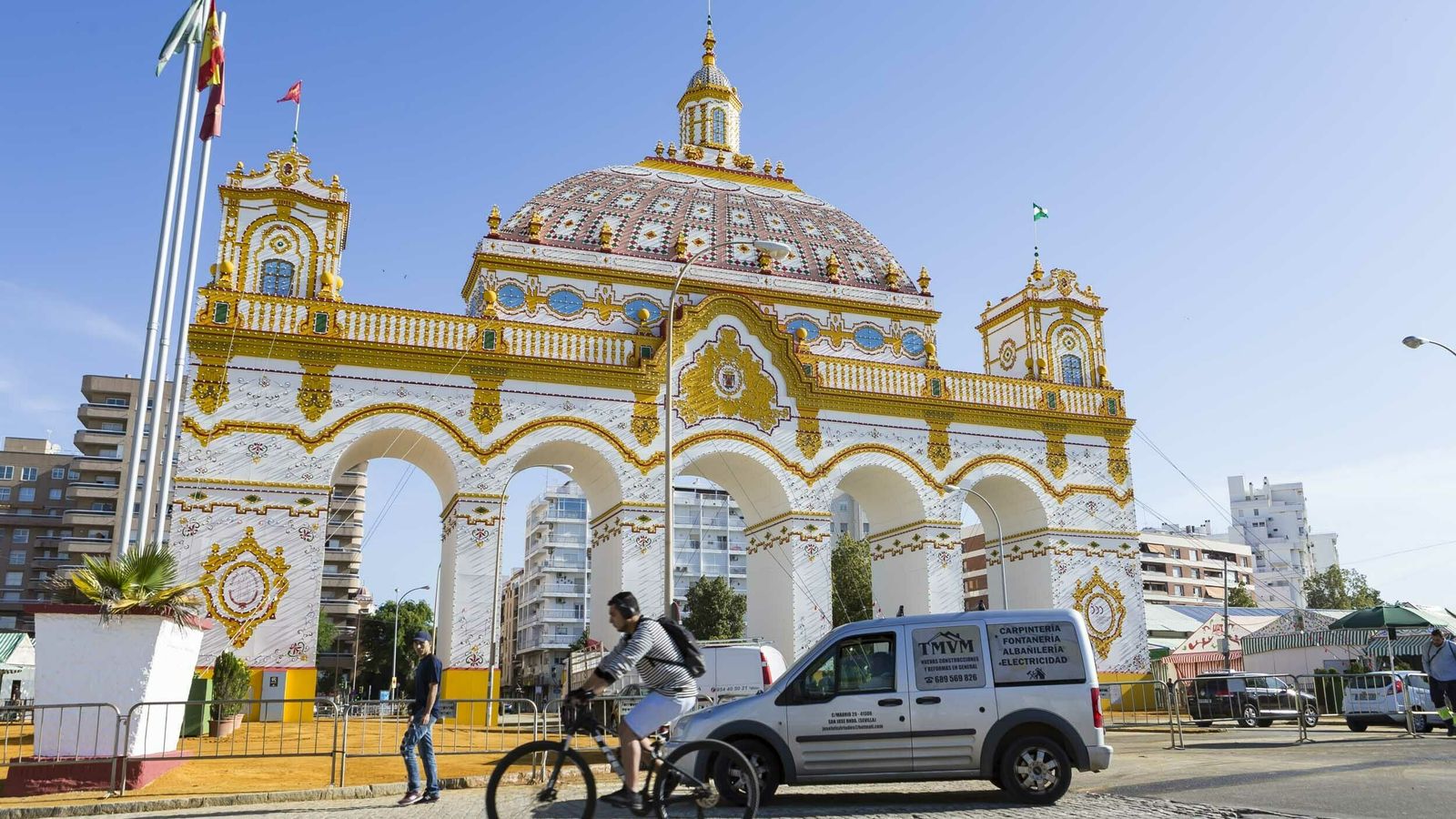 Ángelo González explica la portada de la Feria de Sevilla 2019