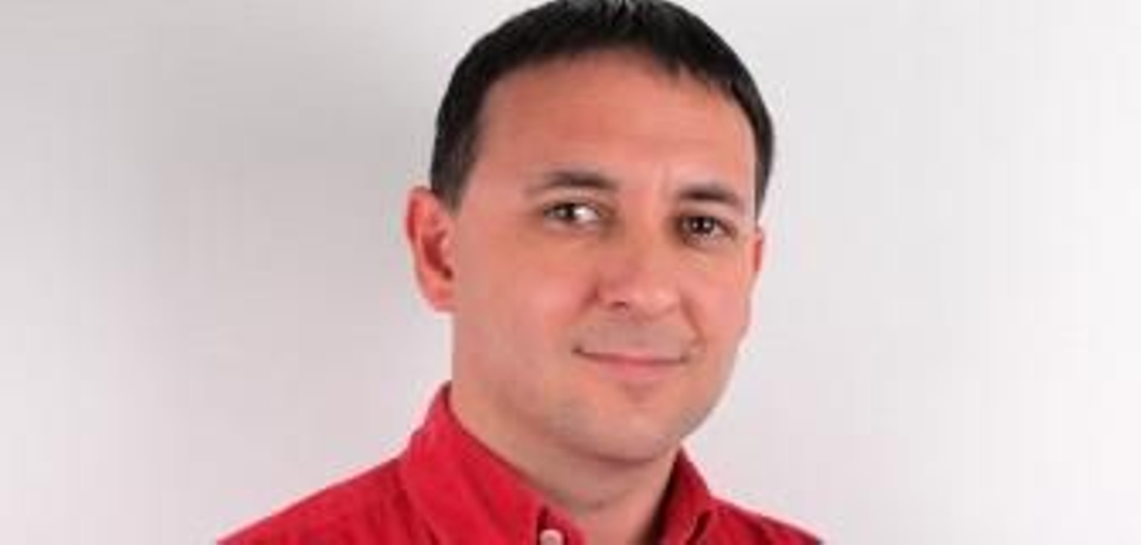 El PSOE exige a Llamas que dimita como concejal y le acusa de incumplir la sentencia que lo inhabilita para cargo público