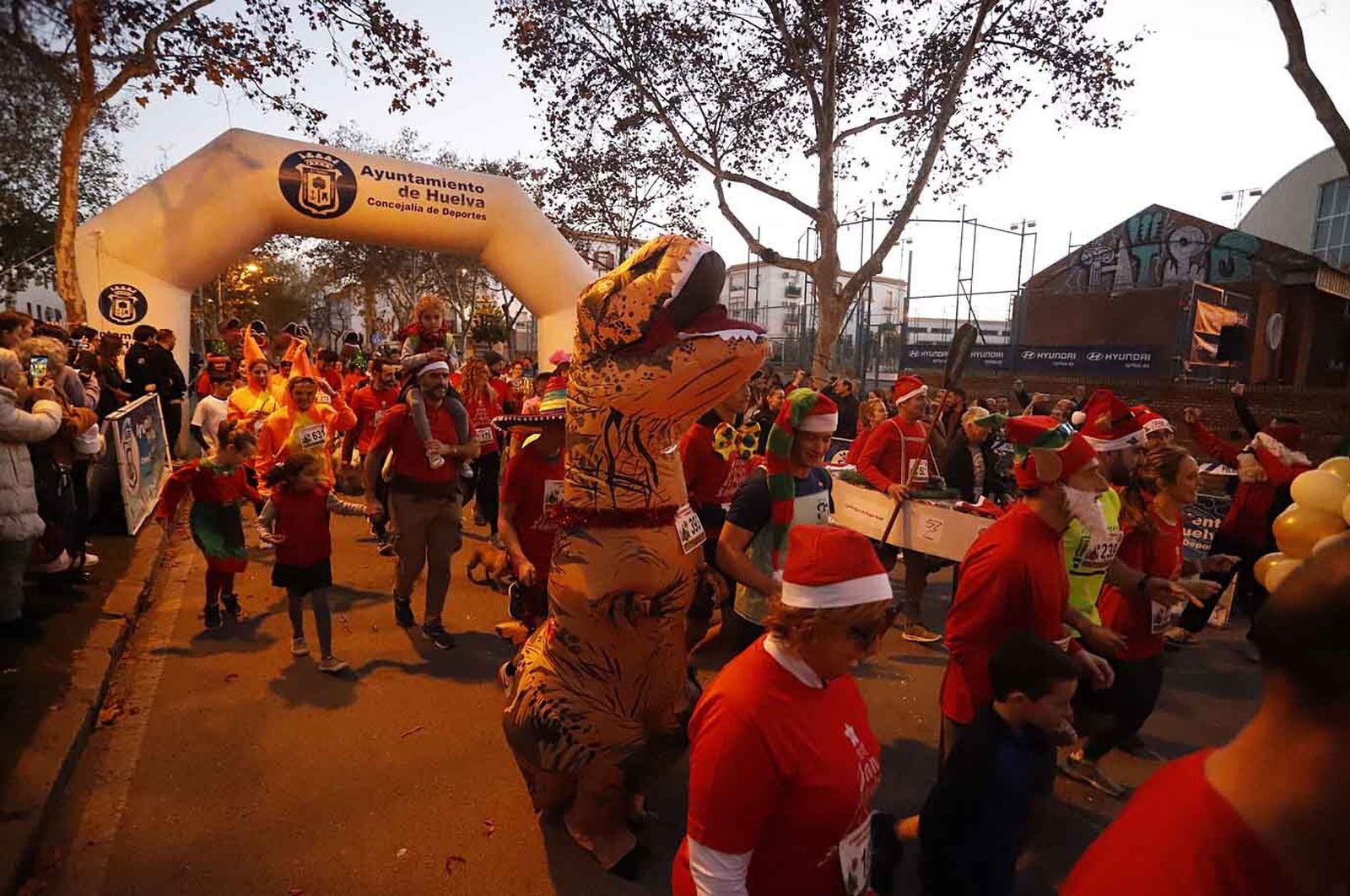 Imágenes de la carrera de San Silvestre en Huelva