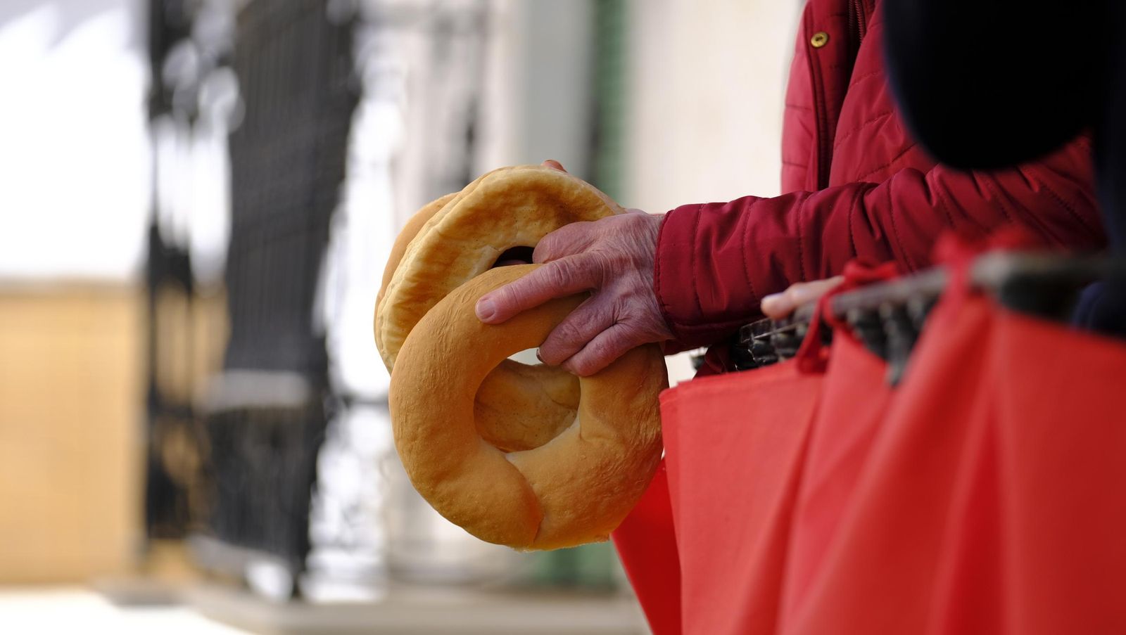 Procesión de San Sebastián y tirada de roscos en Lubrín, en imágenes
