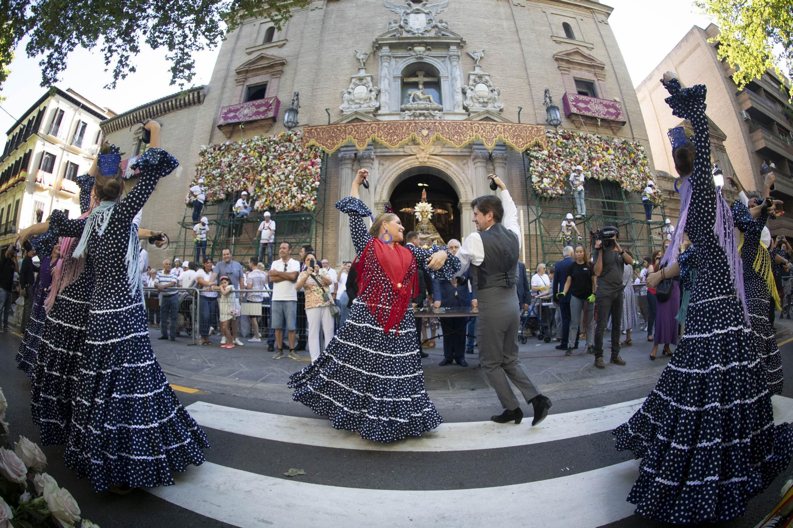 Así ha sido la la tradicional ofrenda a la patrona de Granada