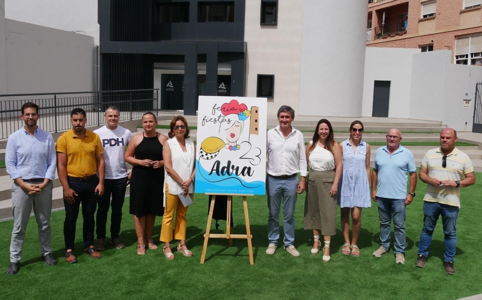 El cartel anunciador de las fiestas patronales de Adra pone en valor algunos de los símbolos de la ciudad.