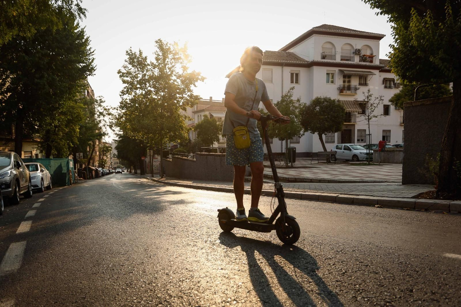 El humo de los incendios repartidos por el país cubre Granada: las imágenes
