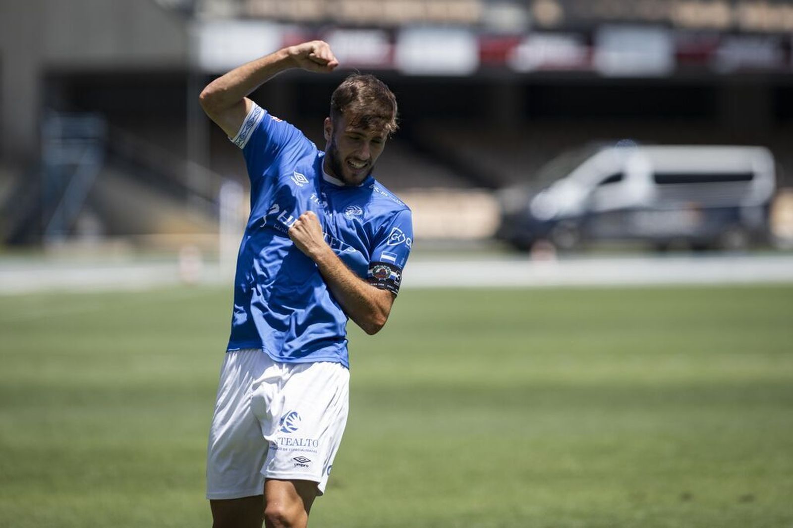 Manu Baeza celebra su tanto al Juventud Torremolinos en el último partido de liga en Chapín.