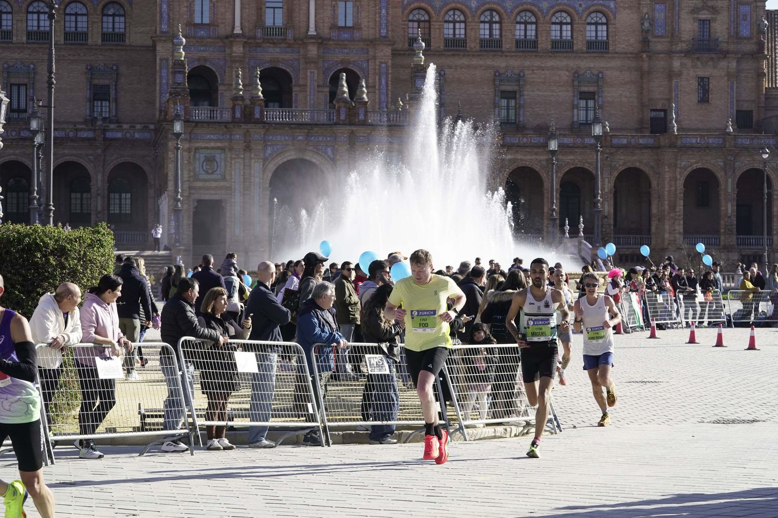 El Zúrich Maraton de Sevilla 2026 en la Plaza de España, galería 1