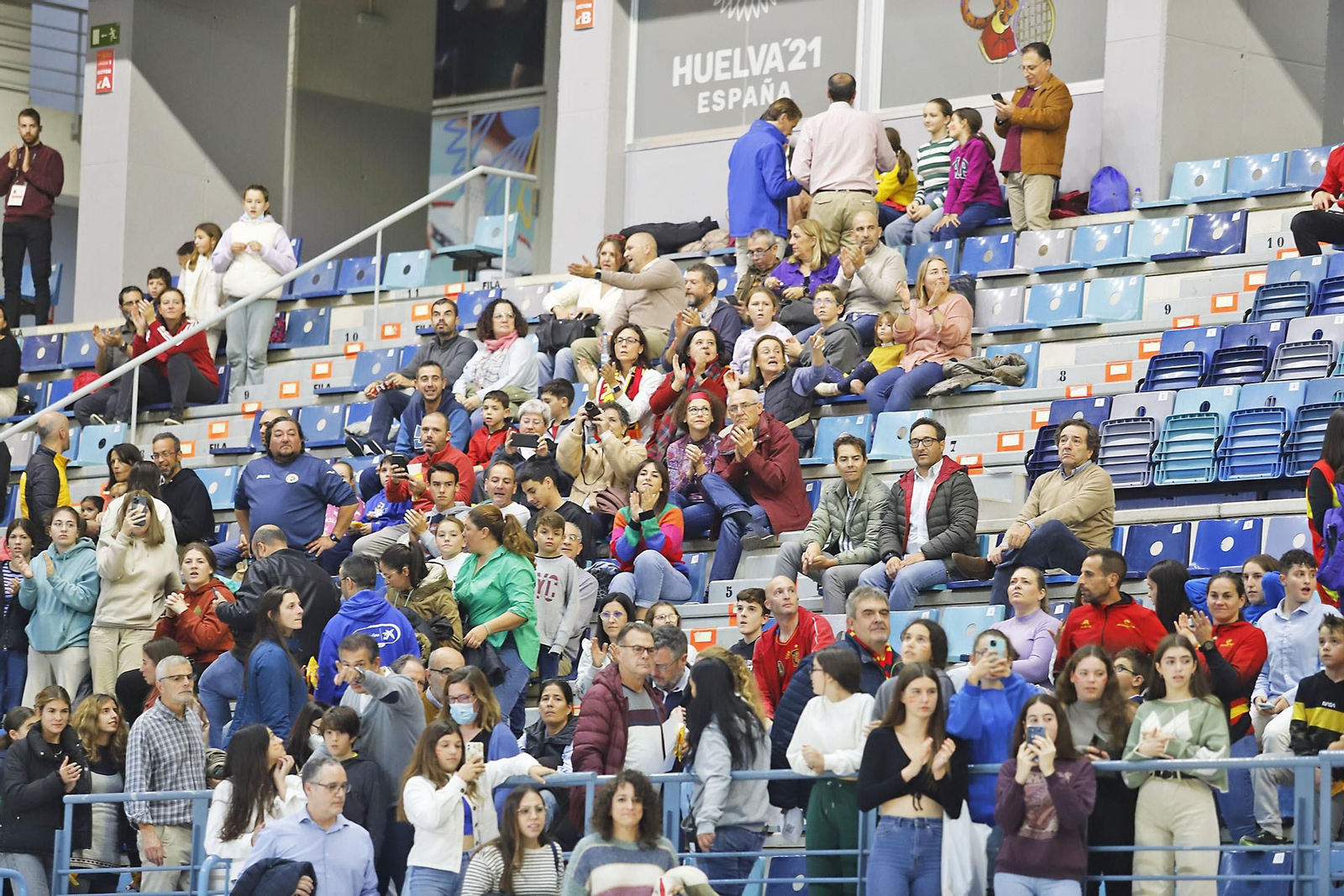 Ambiente en las gradas en el partido de la selección Española femenina de baloncesto contra Islnadia