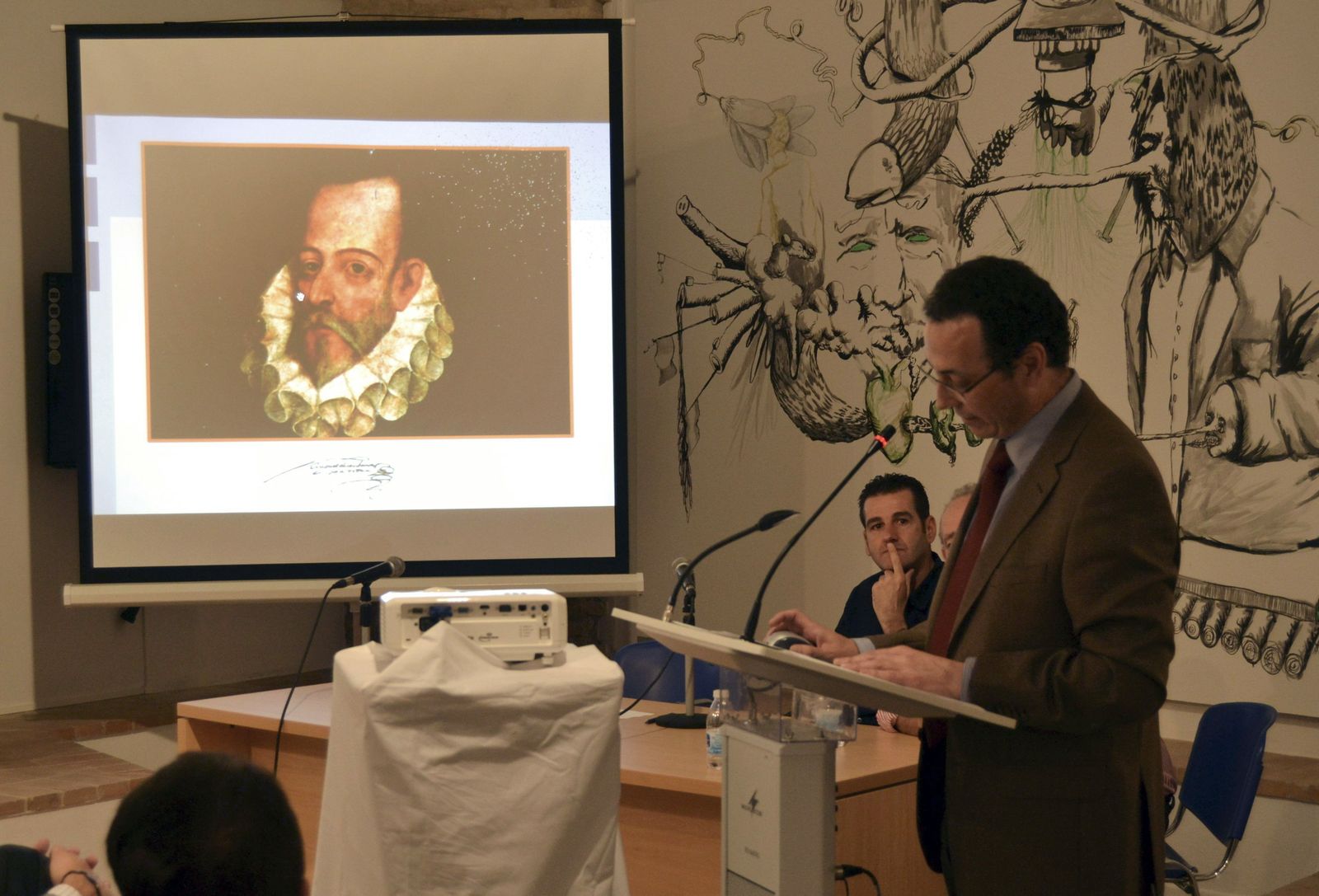 El investigador José Cabello Núñez durante un ciclo dedicado al paso de Miguel de Cervantes  por Sevilla.