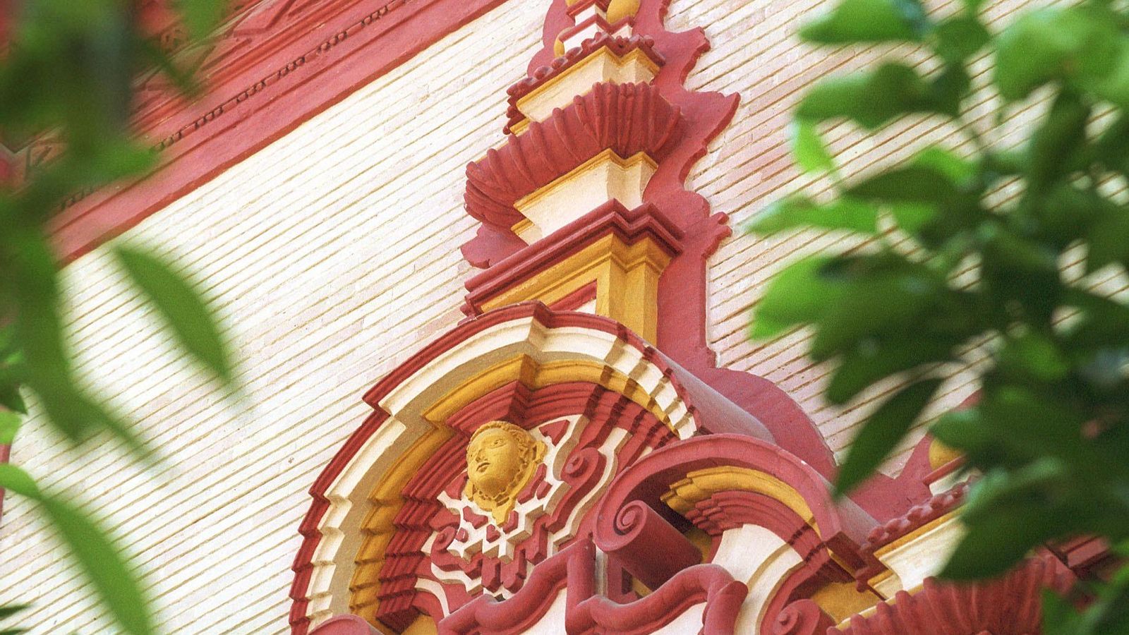 Detalle de la fachada de la Iglesia de San Vicente.