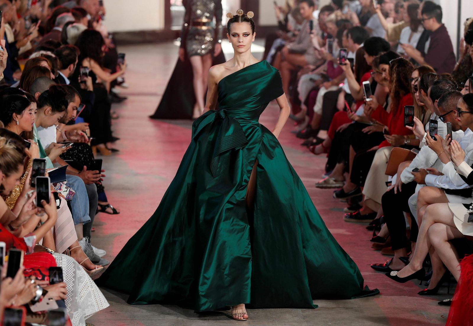 Inspiración asiática en la colección Otoño Invierno 2019-2020 de Elie Saab Alta Costura
