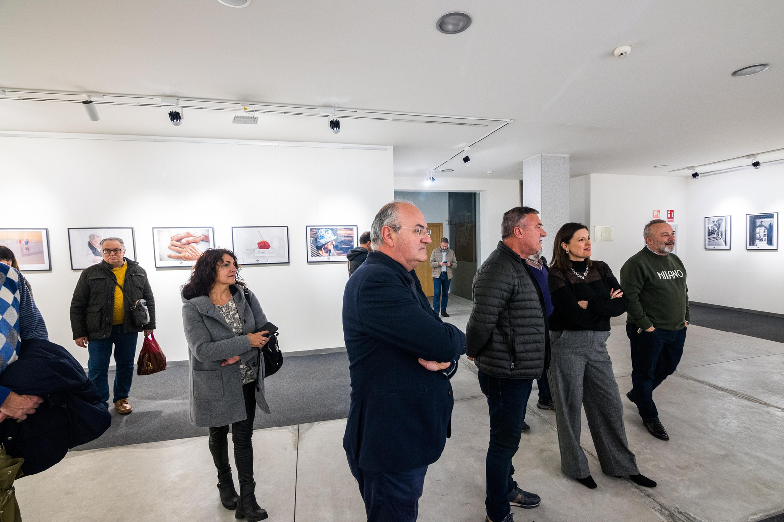 Las imágenes de la inauguración de la exposición 'Nostalgia de juventud' en San Fernando