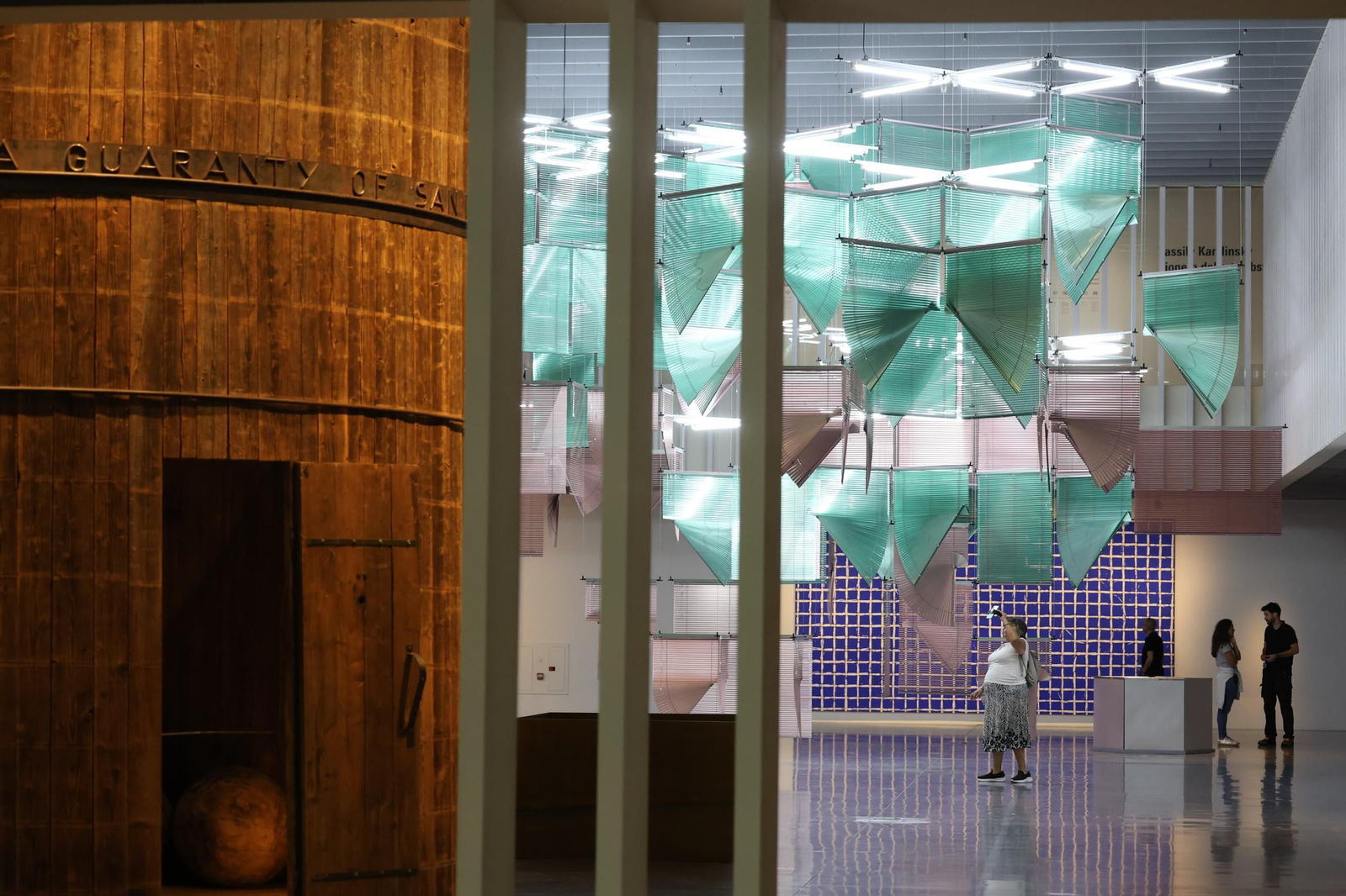 El Museo Pompidou de Málaga inaugura la exposición 'Miradas de artista', en imágenes