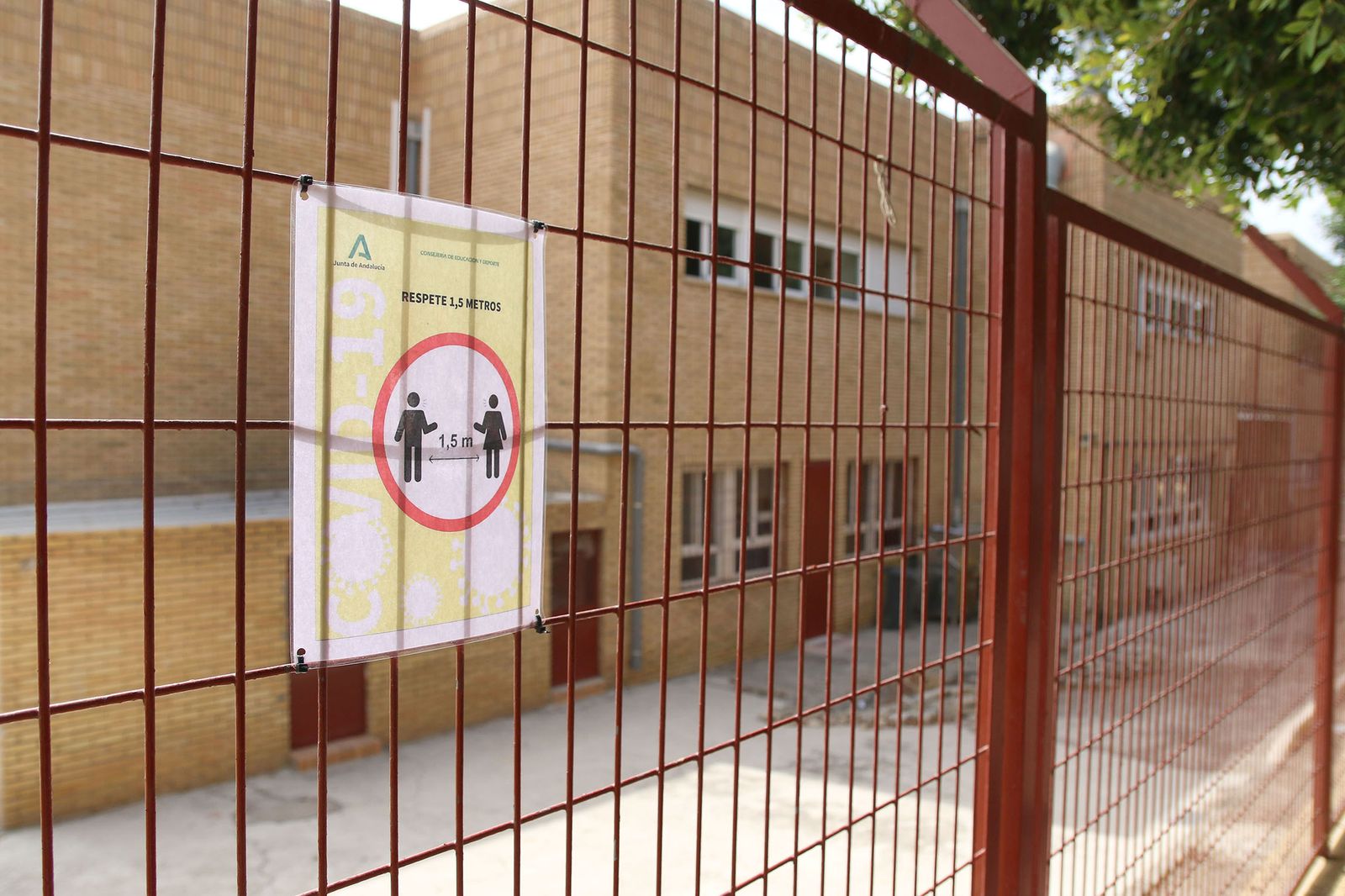 Cartel distancia de seguridad.