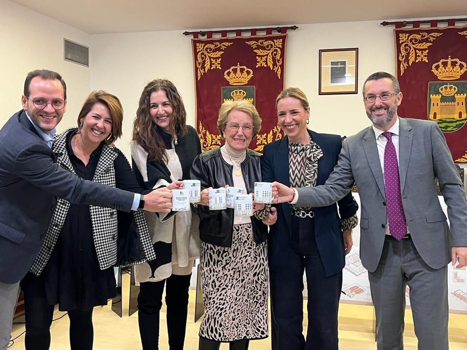 Foto de familia tras el convenio de la Diputación y Asansull en diciembre.