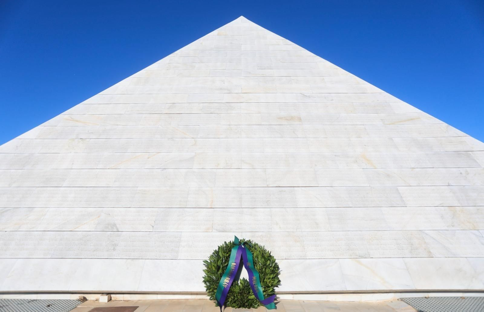 Casi 2.900 cuerpos se encuentran enterrados en el mausoleo de mármol blanco que honra a las víctimas de la Guerra Civil y la dictadura franquista.
