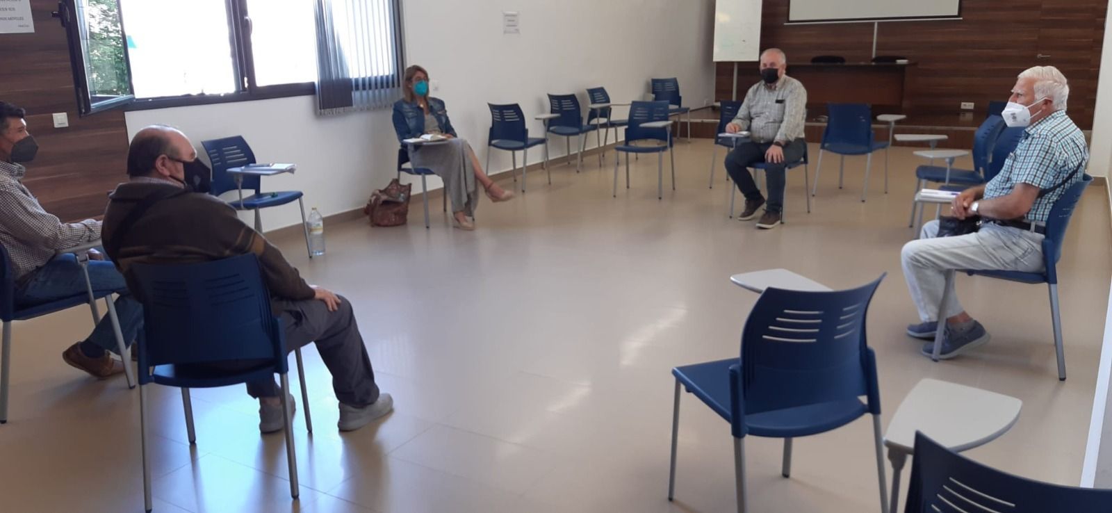 Reunión celebrada recientemente entre responsables de los centros y representantes municipales.