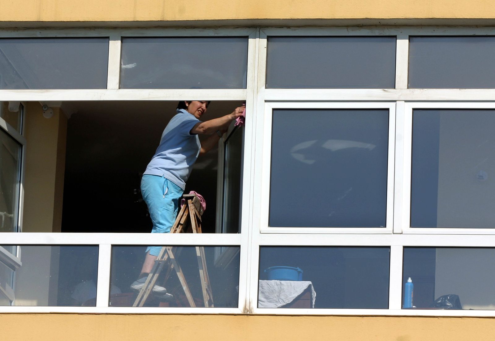 Empleadas del hogar en época de Covid: "Me obligan a trabajar con un positivo en la vivienda"