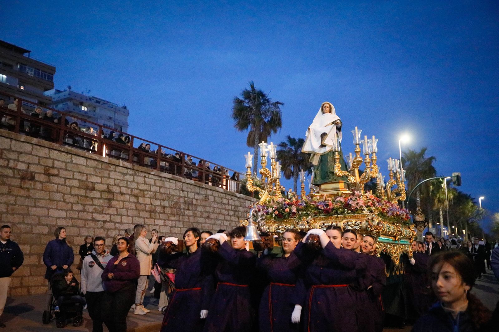 La procesión del Encuentro, en imágenes
