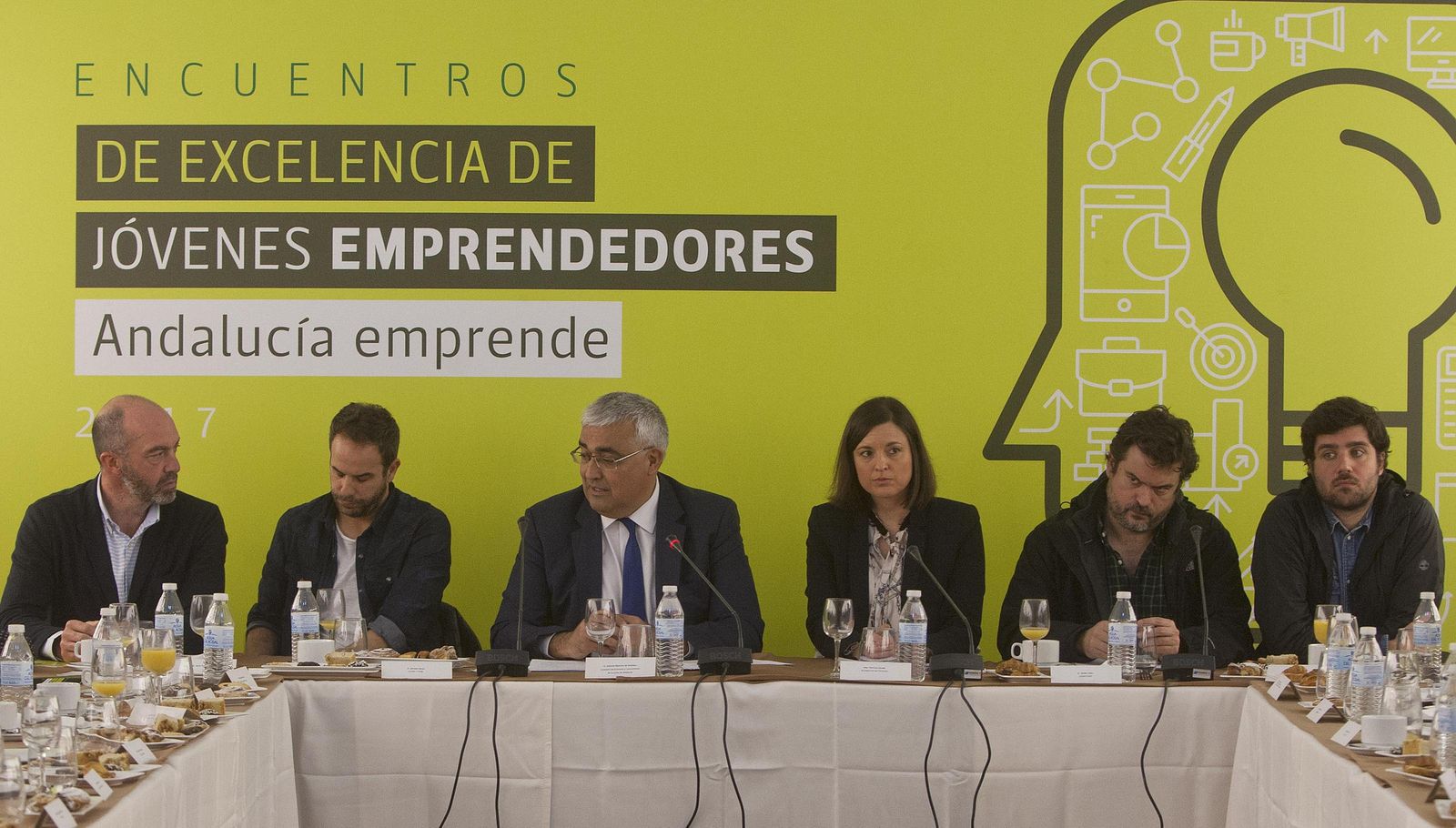 El consejero de Economía, Antonio Ramírez de Arellano, junto a Jesús Pérez y Alfredo Pérez.