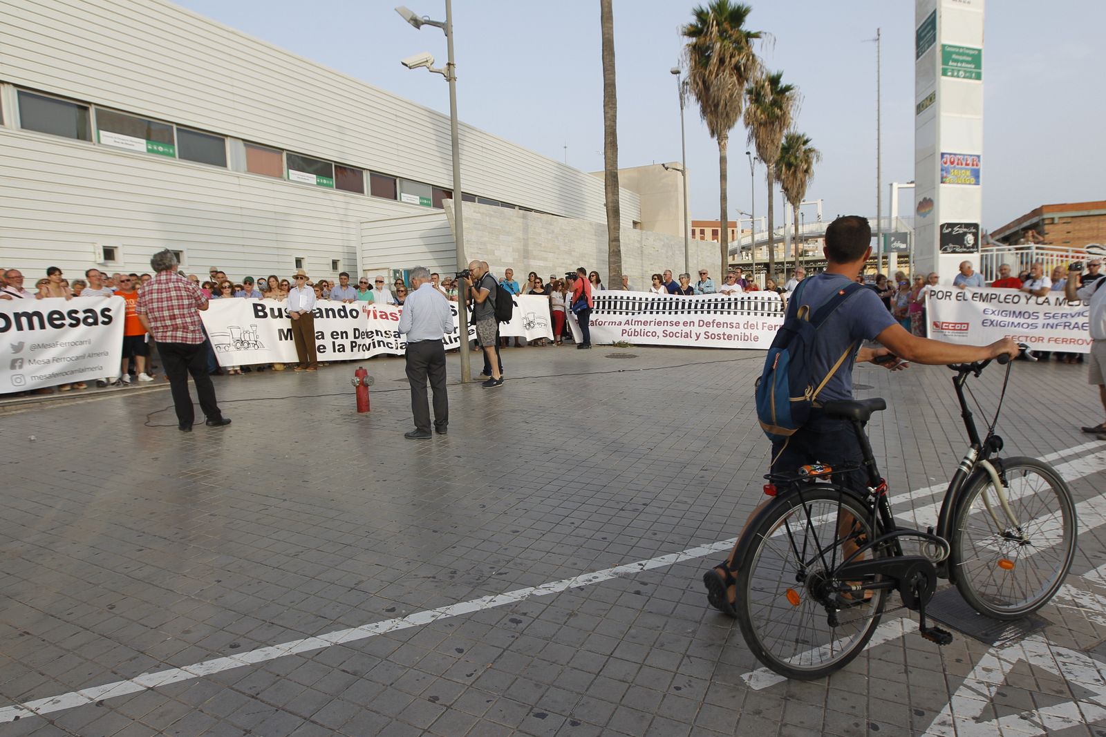 Fotogalería manifestación Mesa del Ferrocarril de Almería