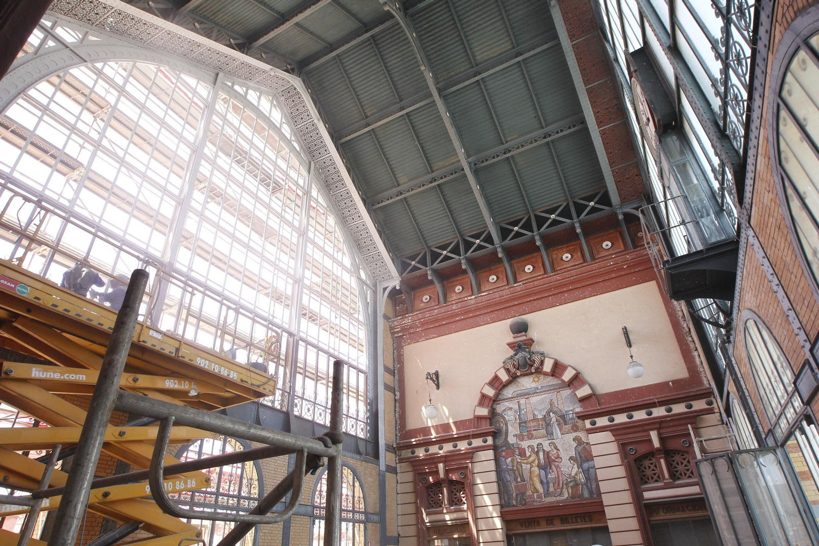 Detalle de la recuperación del hierro de la cristalera.