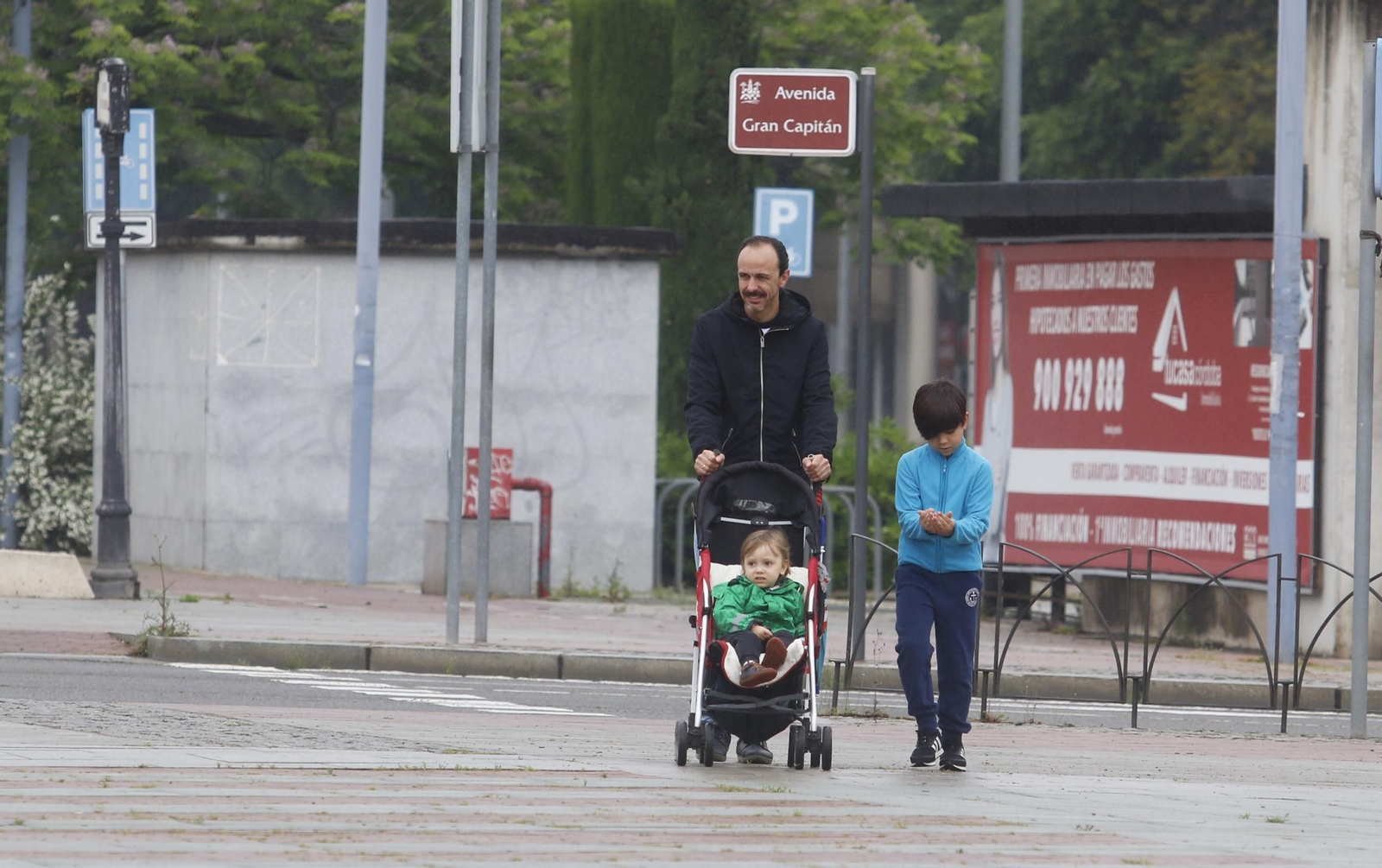 Las imágenes de la vuelta a la calle de los niños cordobeses tras más de 40 días de confinamiento