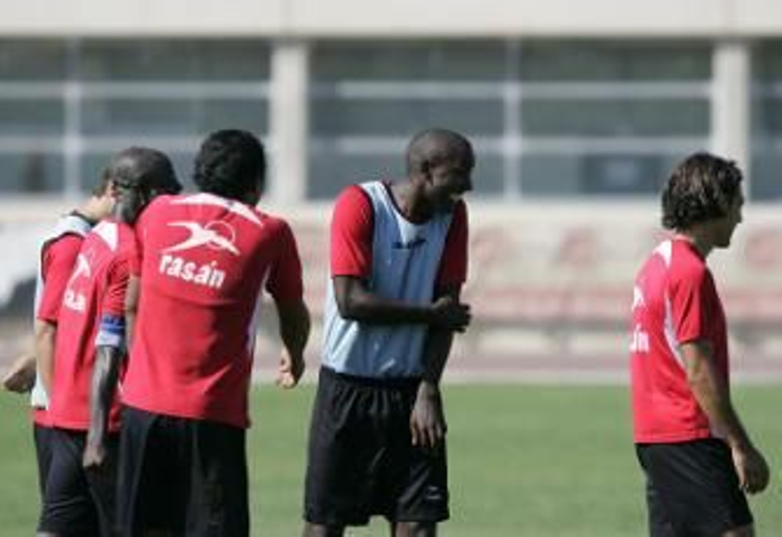 Lillo ensaya un 1-4-1-3-2 revolucionario y sin extremos para la Copa