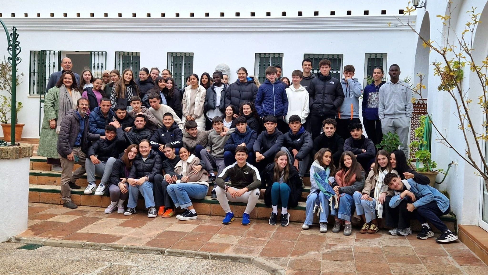 Foto de familia tras la visita.