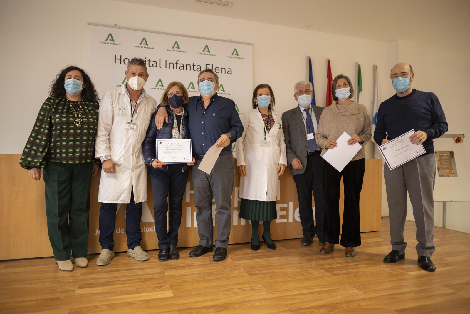 Imágenes del acto de despedida del personal sanitario del hospital Infanta Elena