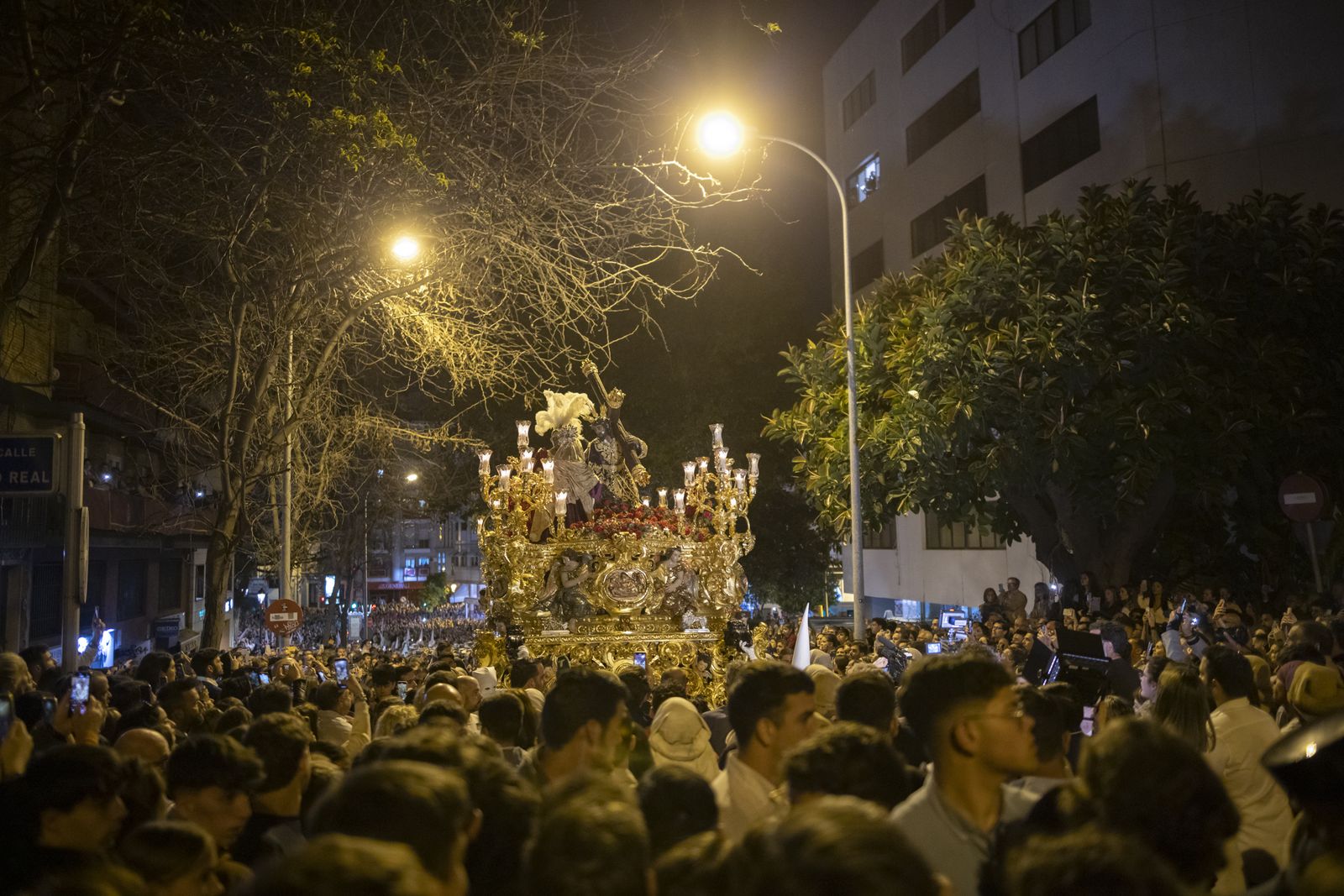 Lunes Santo: Tres Caídas en Huelva, en imágenes