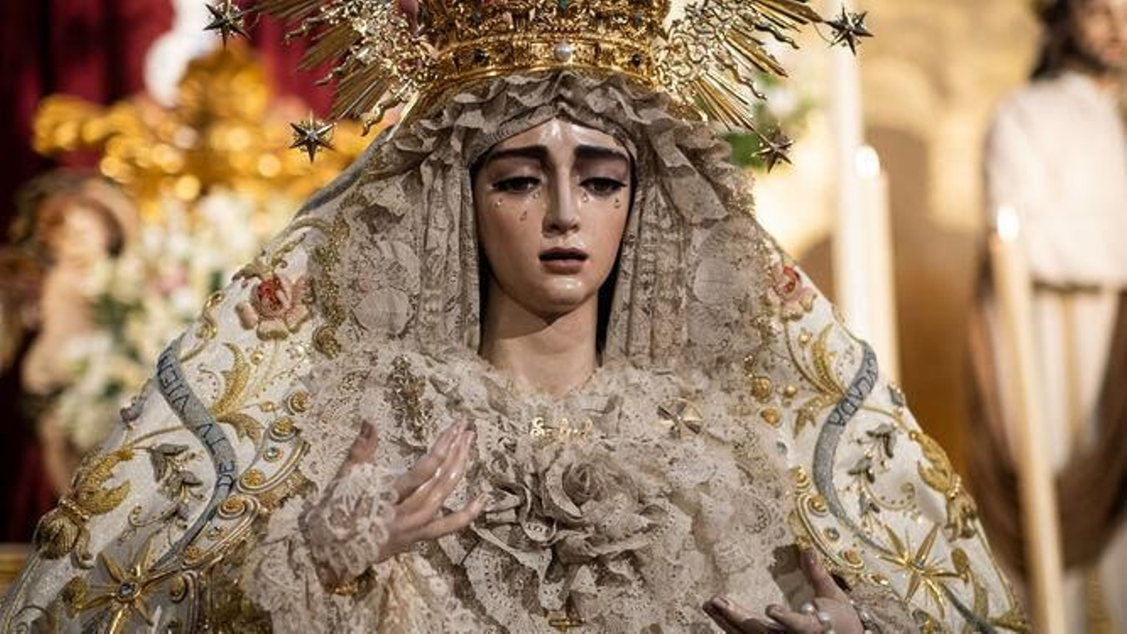 La Virgen de la Salud en uno de sus besamanos