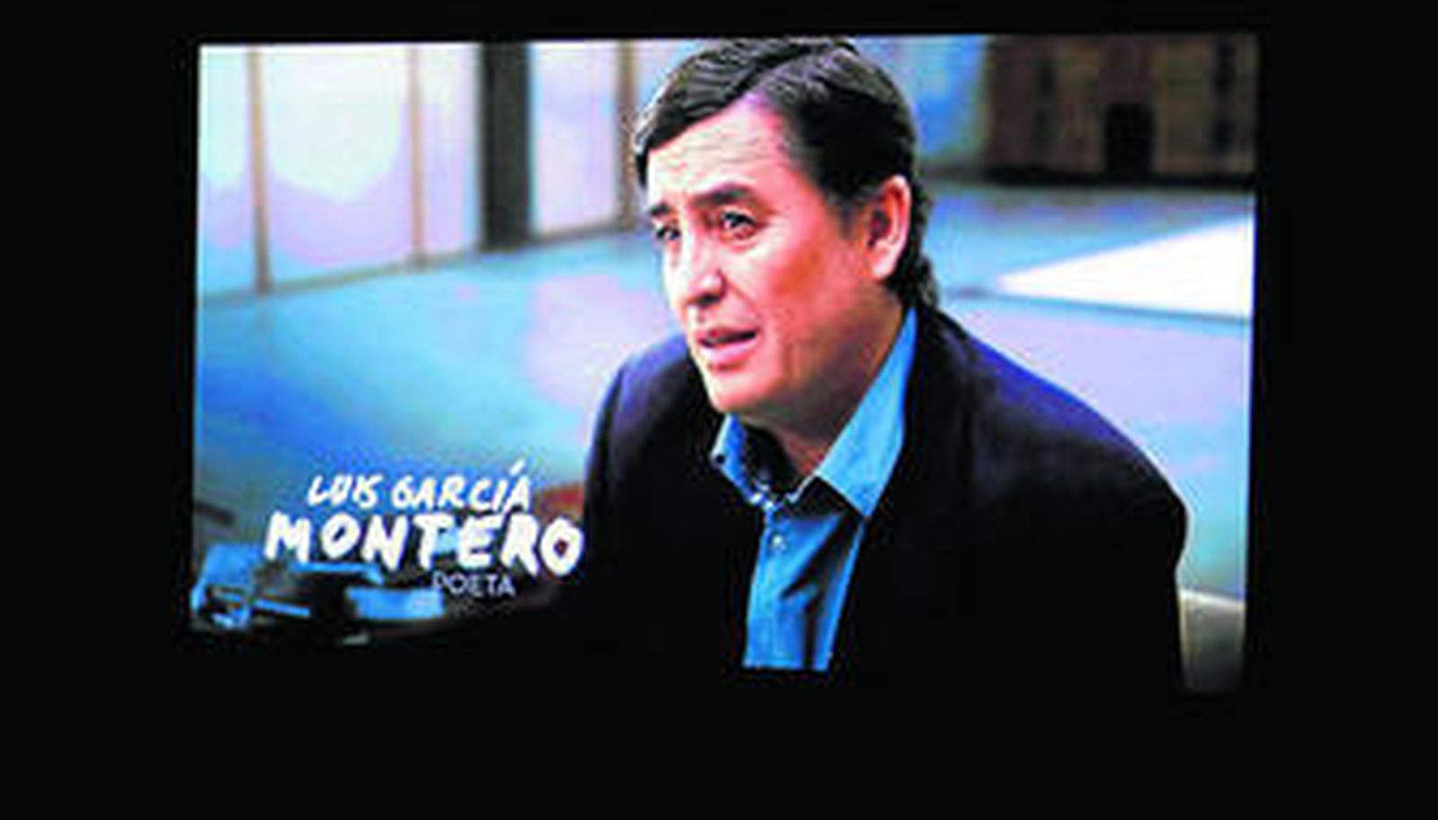 Luis García Montero protagoniza el documental 'Aunque tú no lo sepas' que ayer se estrenó en el Centro Lorca