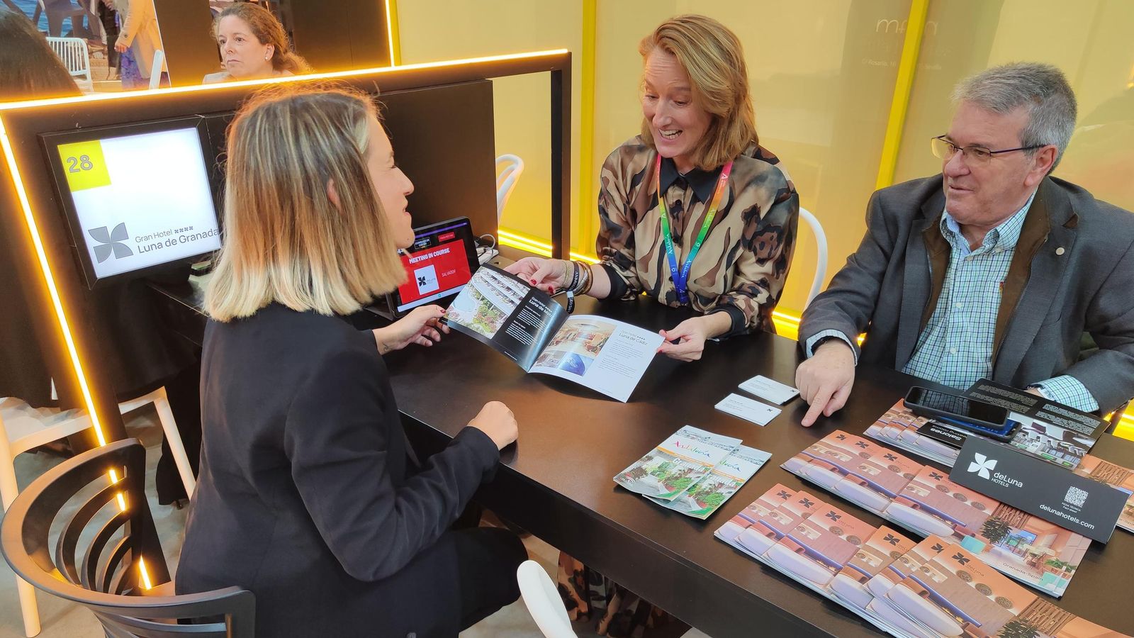 Mesa de trabajo del grupo DeLuna Hotels en la WTM