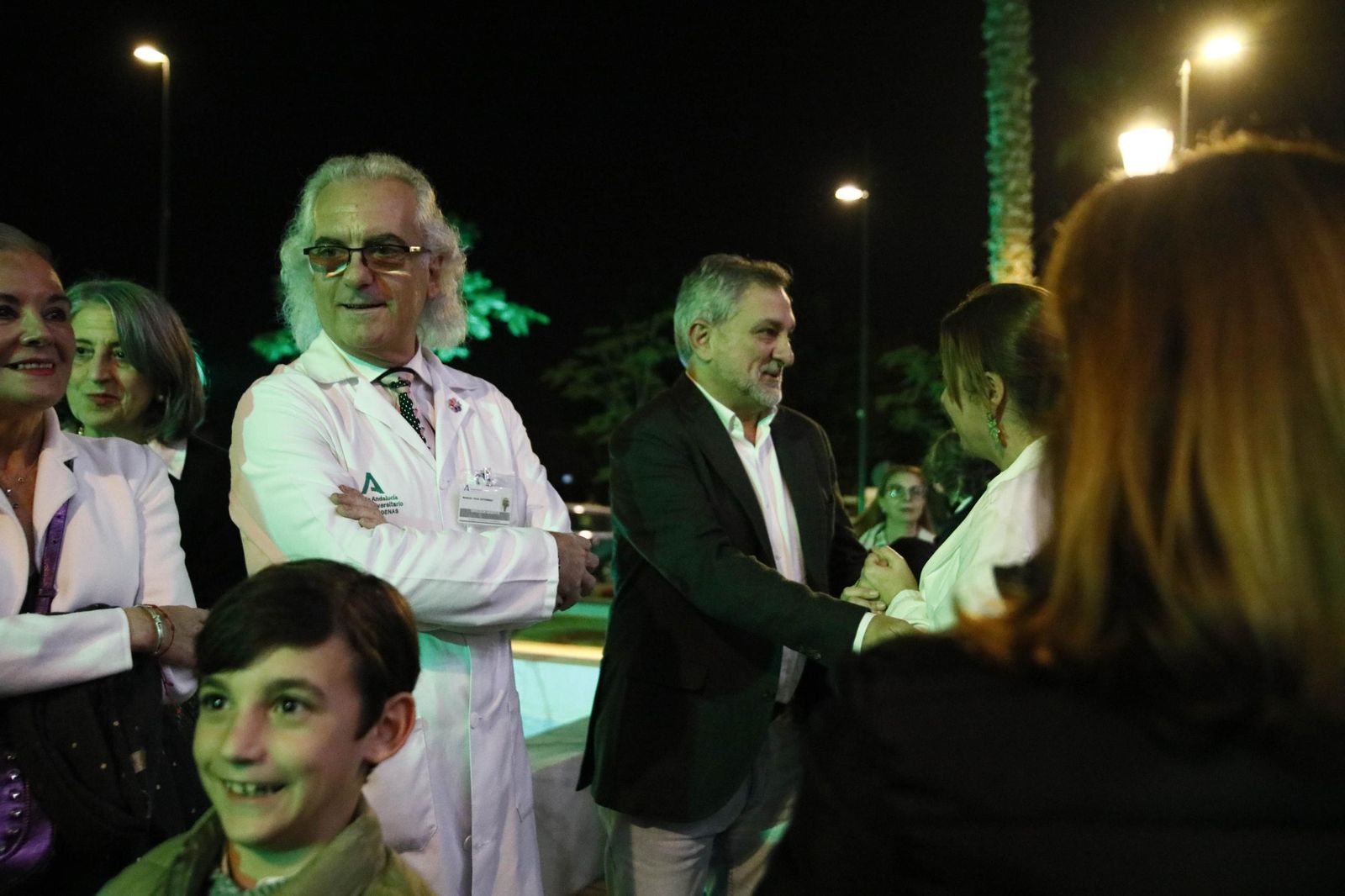 Las imágenes del encendido de la iluminación navideña en el Hospital Torrecárdenas de Almería