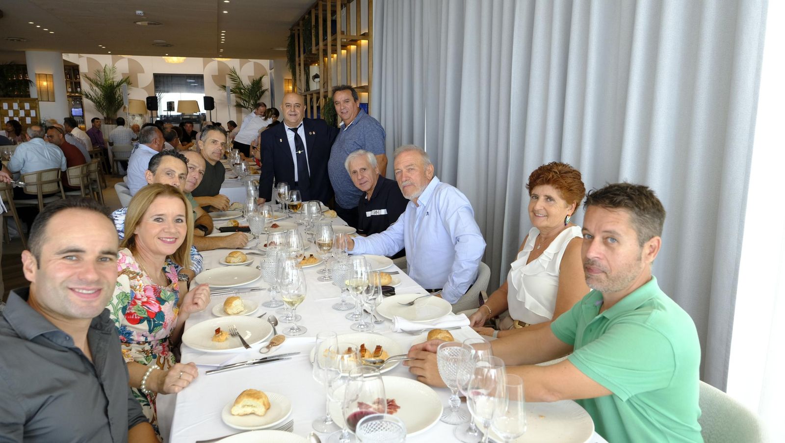 Comida de homenaje por su jubilación a Francisco Martínez, jefe de Servicios de 'El Acebuche'