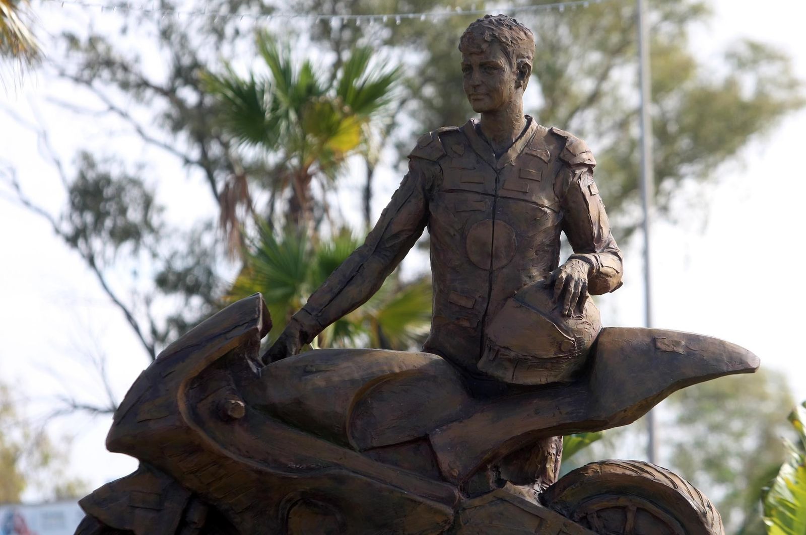 Imágenes de la concentración motera en memoria de Hugo Millán por las calles de Huelva