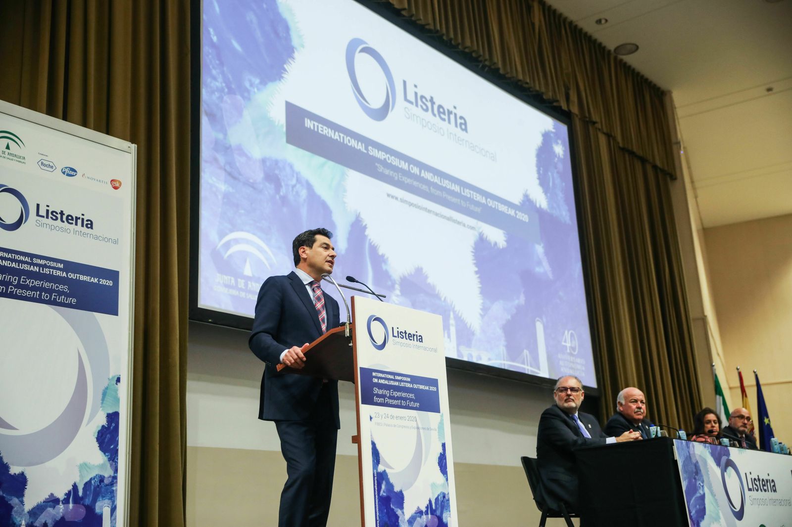 El presidente de la Junta, Juanma Moreno, durante su intervención.