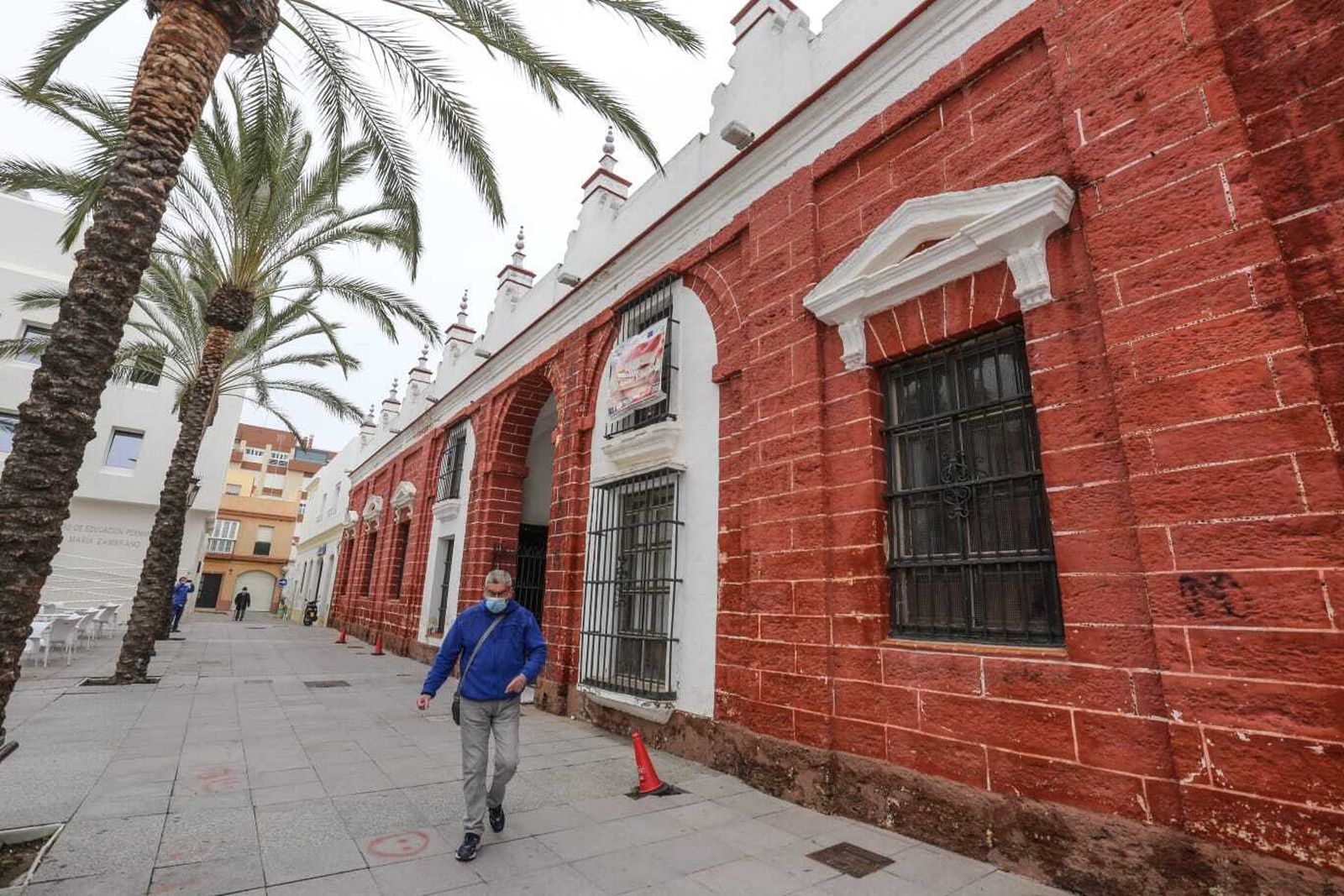 Fachada principal de la Escuela San José, en San Fernando.