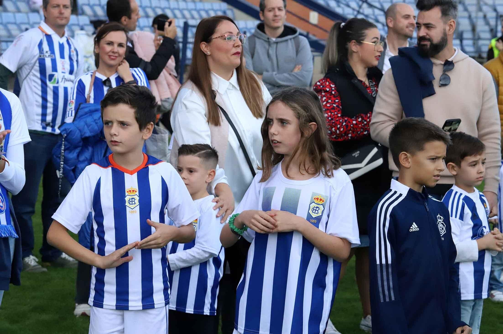 Imágenes del ambiente en las gradas del Nuevo Colombino